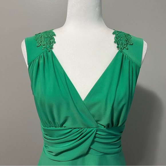 Frank Lyman V-Neck Rouched Waist Sleeveless Embroidery Accent Green Top - Picture 3 of 16